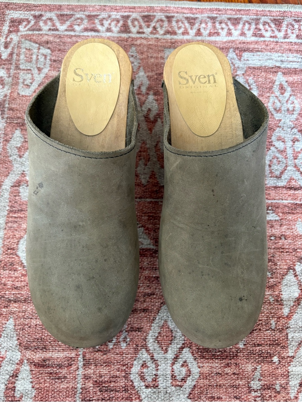 Sven Olive Green Original Clogs in Mid-Heel, size 40 9-9.5